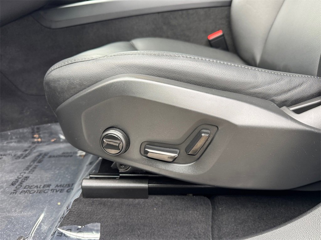 Certified 2025 Volvo XC60 B5 Core image 36