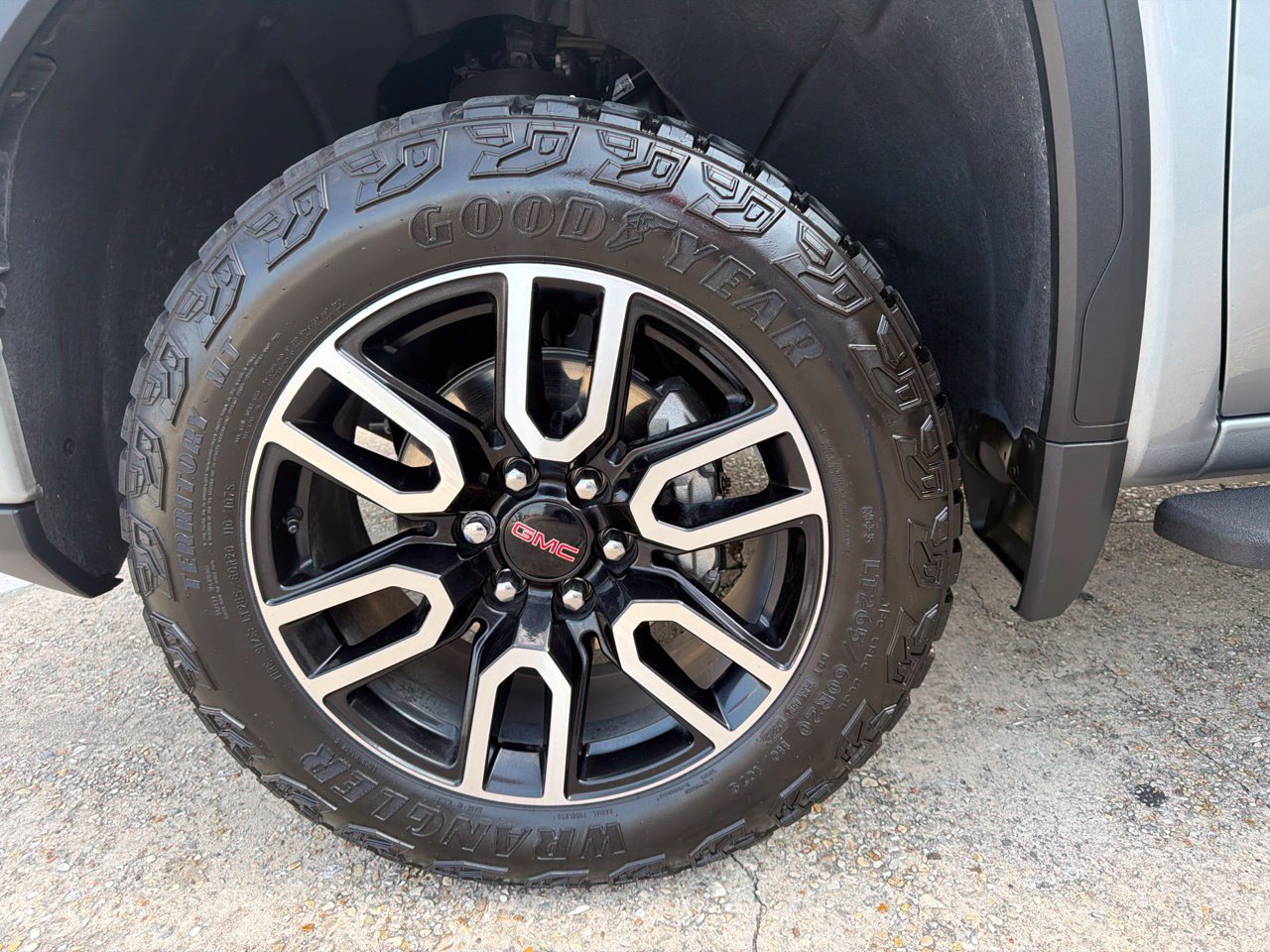 Used 2025 GMC Sierra 1500 AT4 w/ AT4 Premium Package AWD/4WD image 7