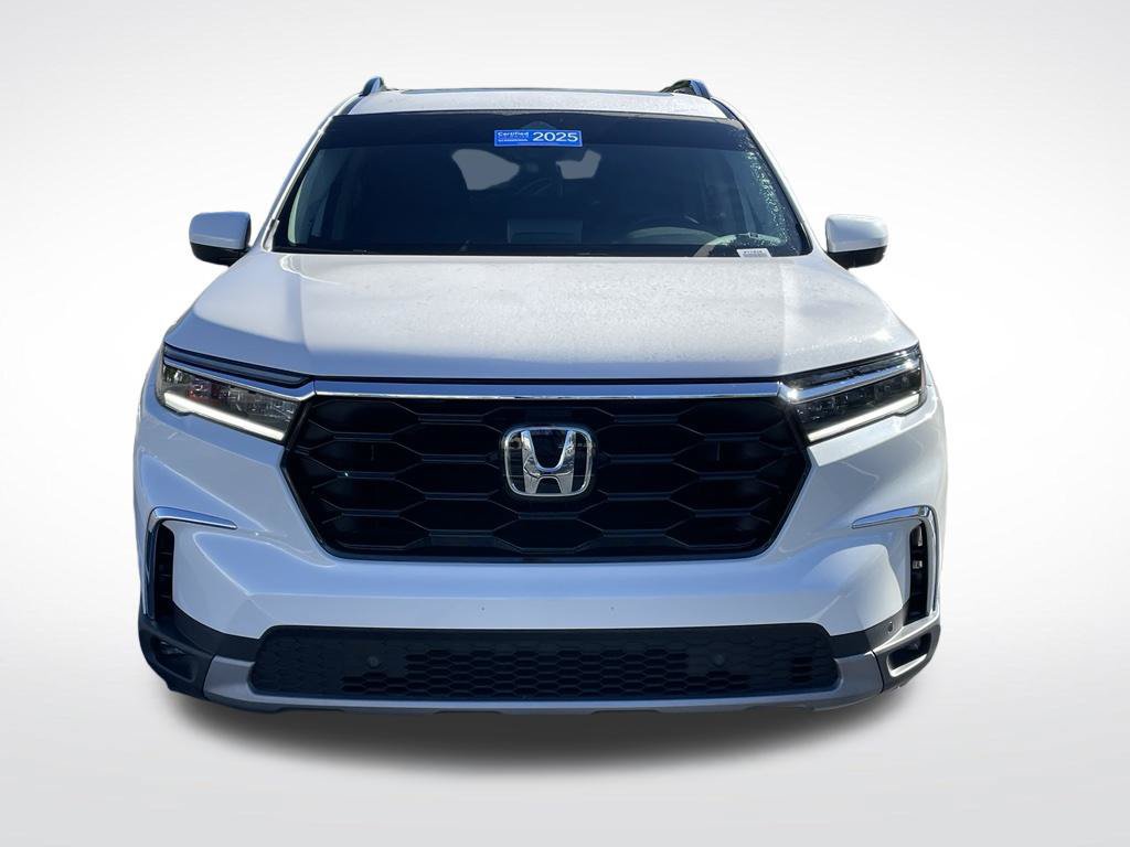 Certified 2025 Honda Pilot Touring image 9