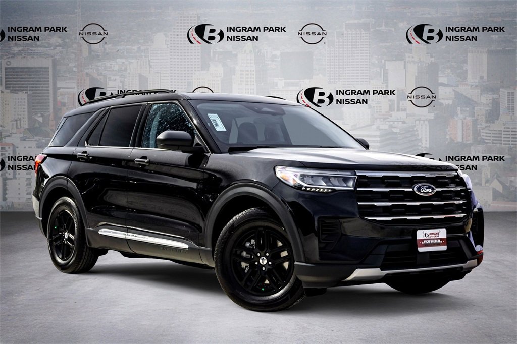 Used 2025 Ford Explorer Active image 1