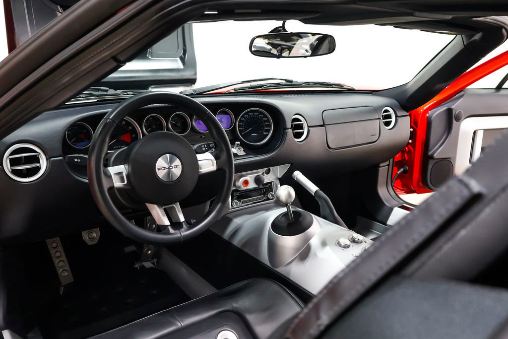 Used 2006 Ford GT RWD image 29