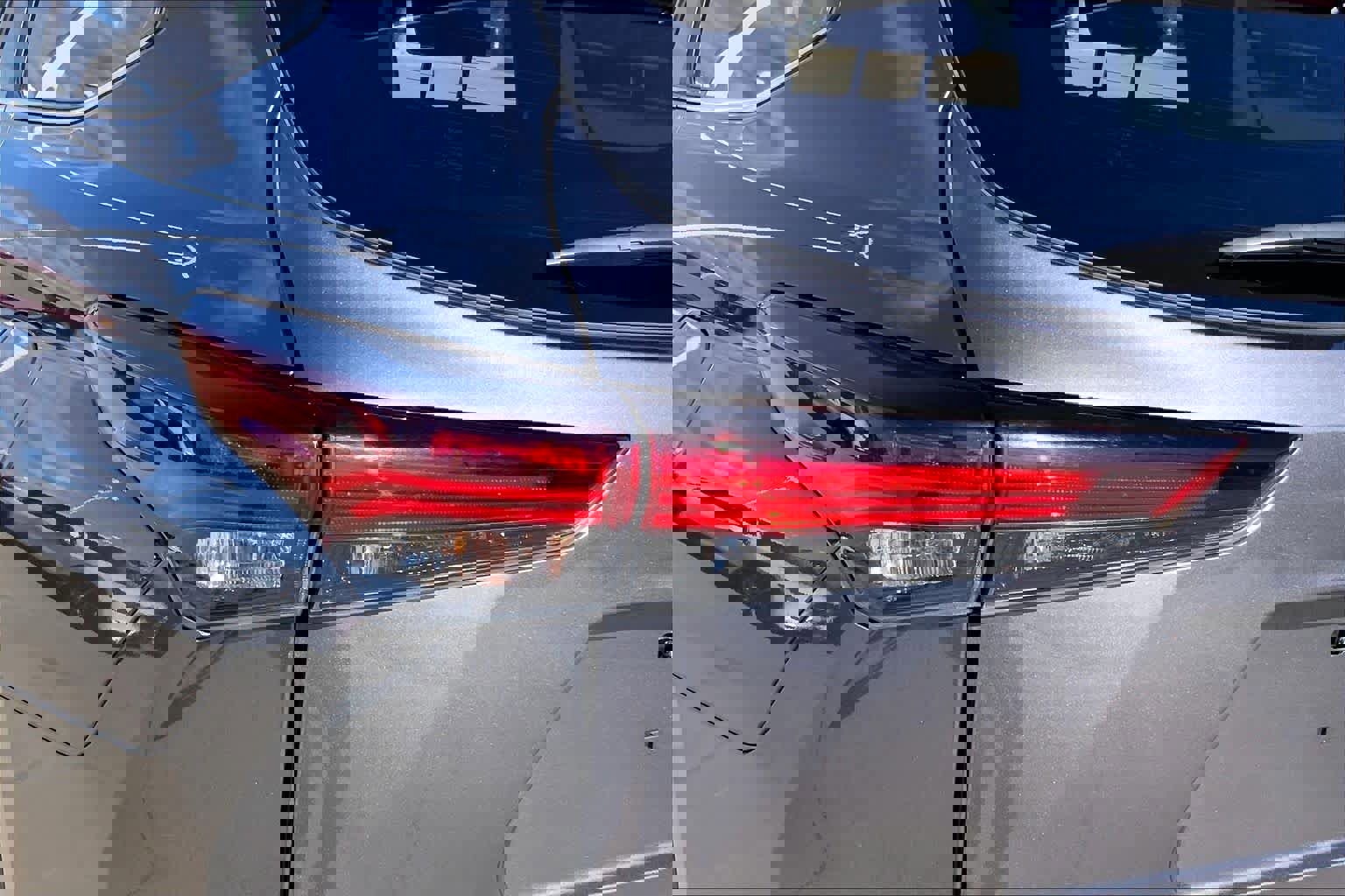 Used 2024 Toyota Highlander LE image 28