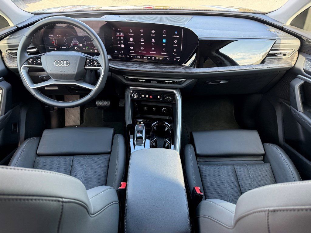 Certified 2025 Audi Q5 Premium Plus image 2