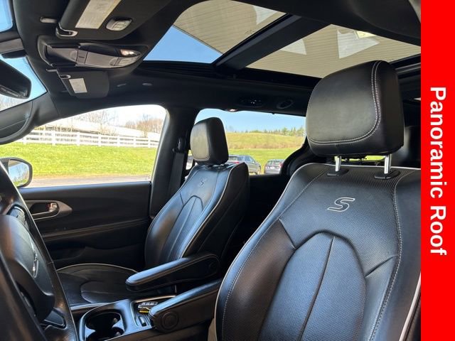 Used 2020 Chrysler Pacifica Limited w/ S Appearance Package image 4