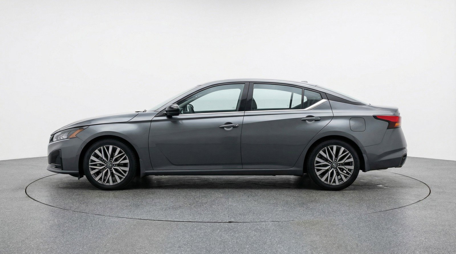 Used 2025 Nissan Altima 2.5 SV image 5