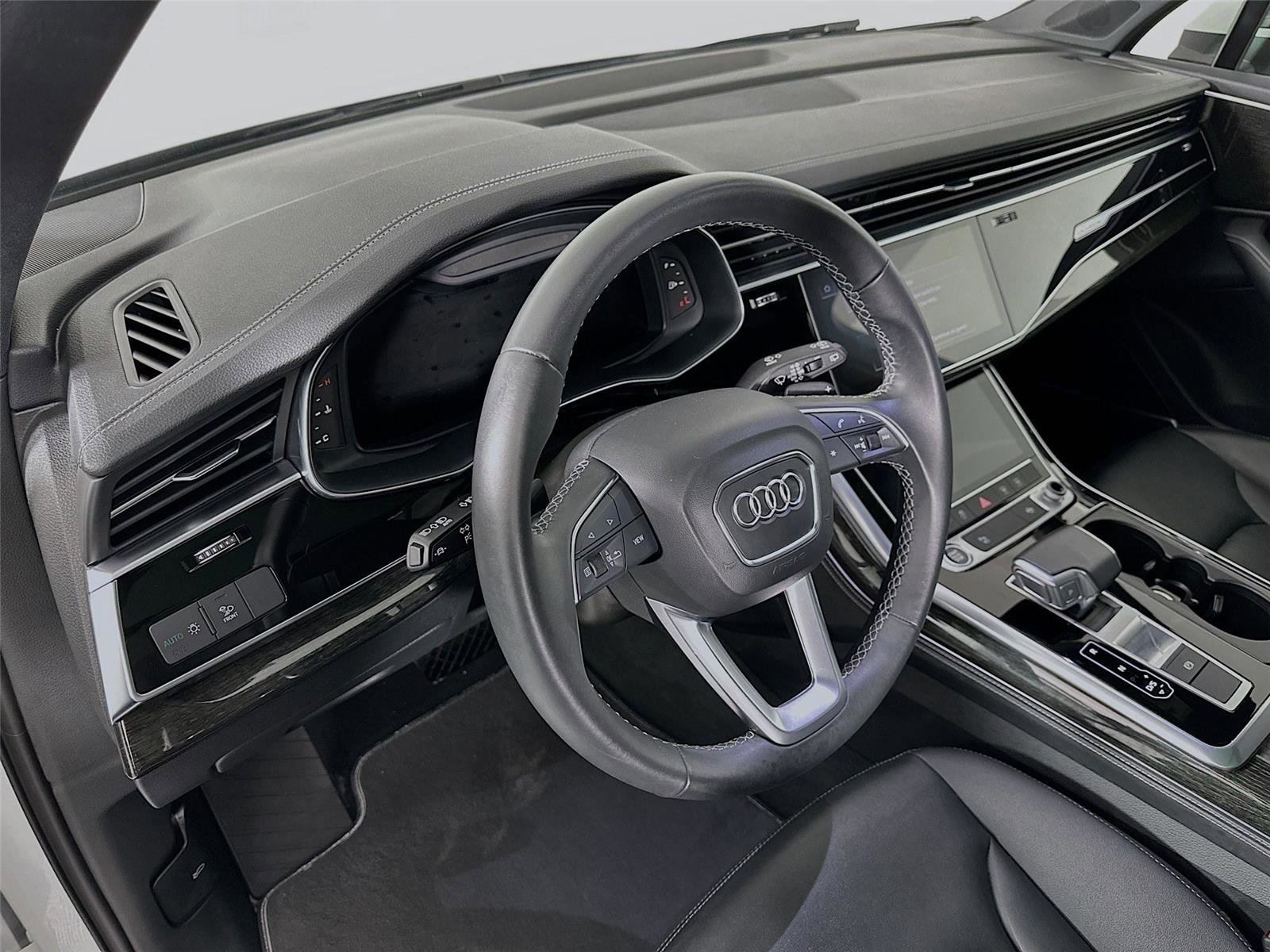 Used 2025 Audi Q7 3.0T Premium Plus image 25