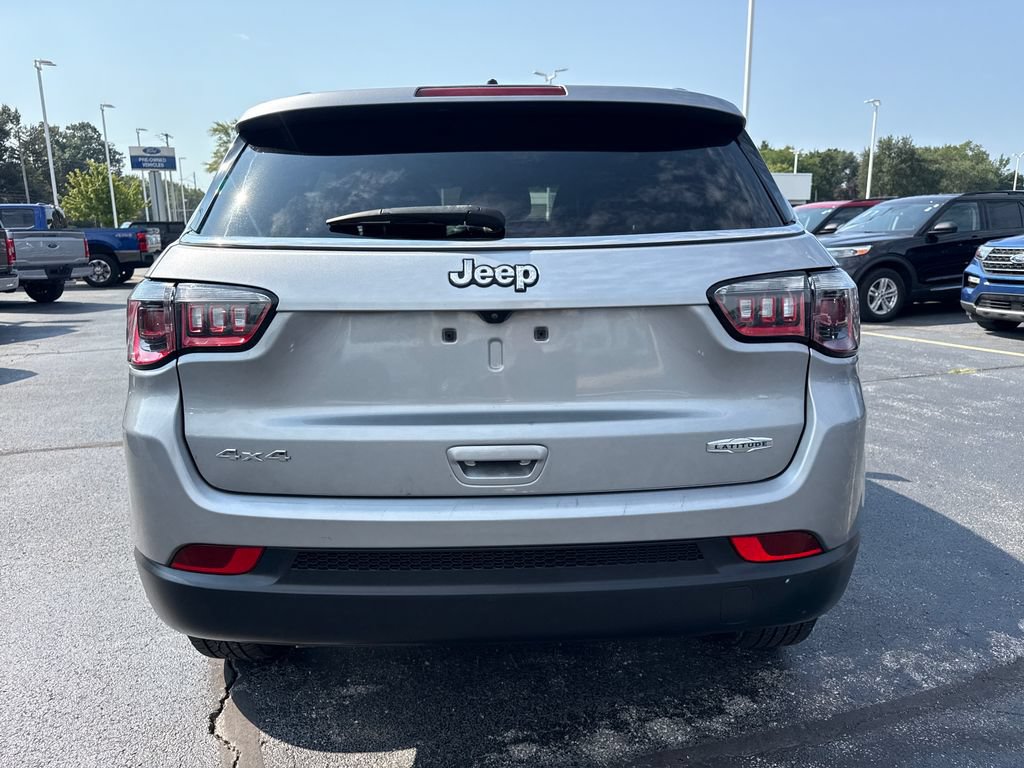 Used 2024 Jeep Compass Latitude AWD/4WD image 8