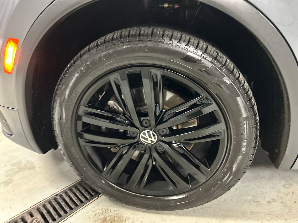 Used 2022 Volkswagen Tiguan SE R-Line image 9