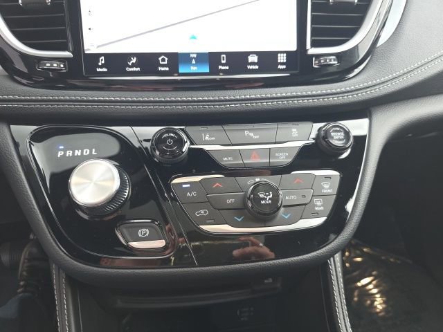 Used 2026 Chrysler Pacifica Premium image 28