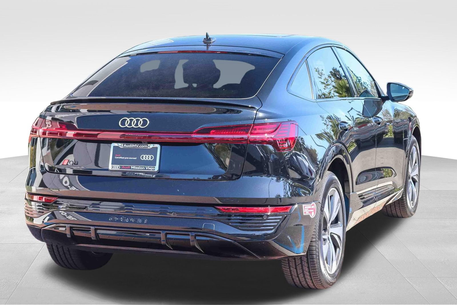 Certified 2024 Audi Q8 e-tron Premium AWD/4WD image 8