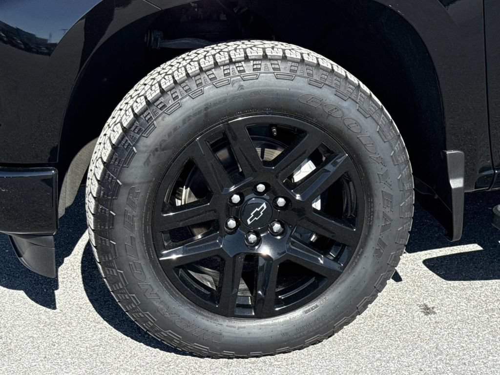 Used 2025 Chevrolet Silverado 1500 RST AWD/4WD image 30