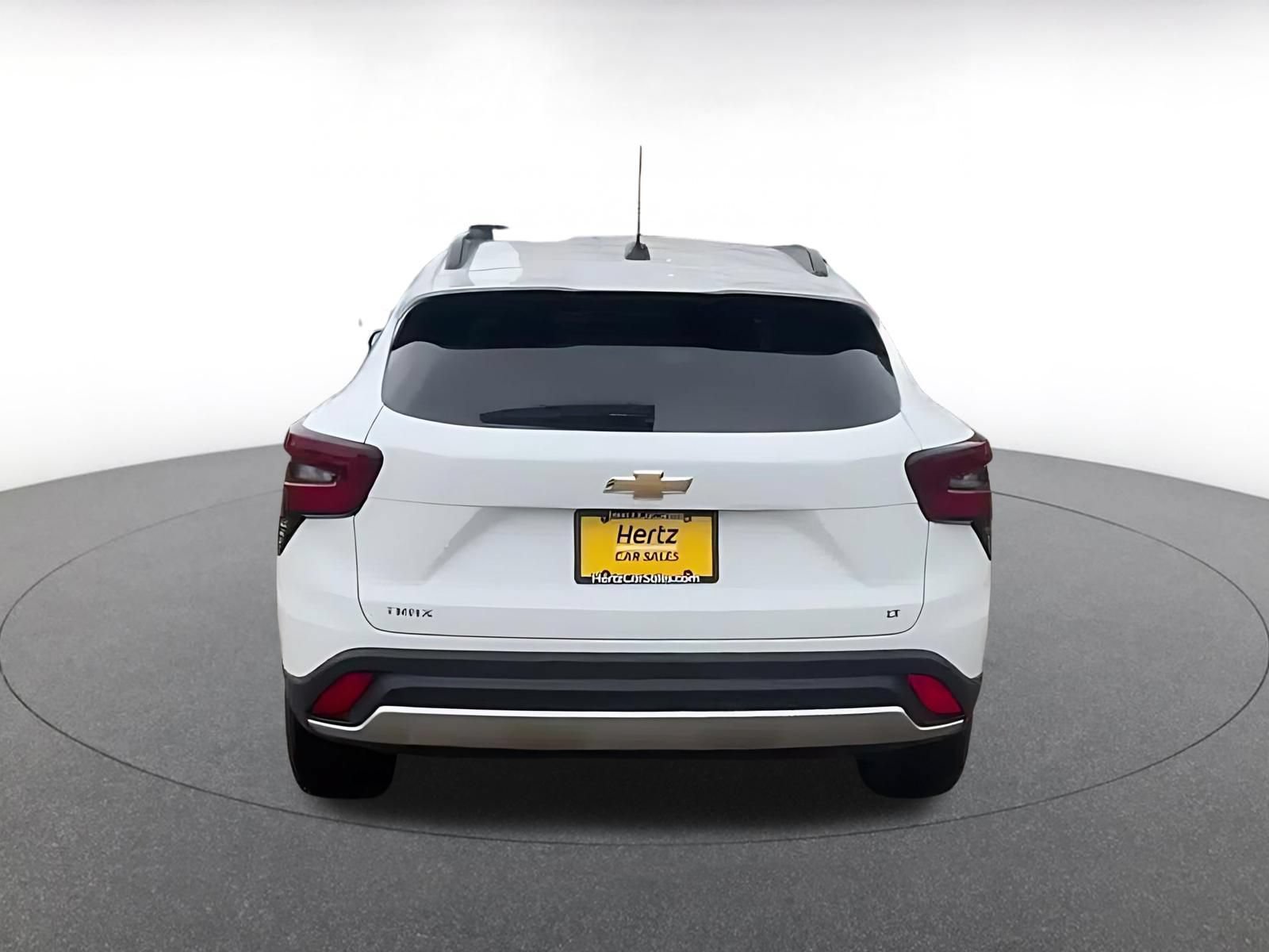 Used 2025 Chevrolet Trax LT FWD image 12