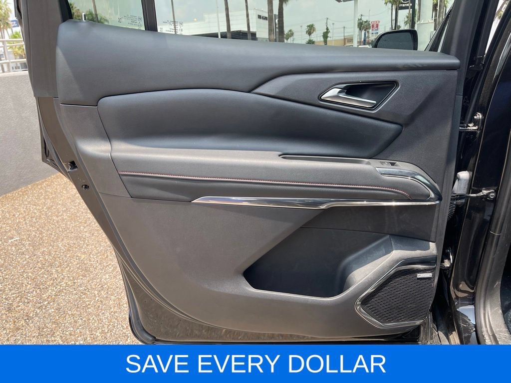 Used 2026 Chevrolet Traverse RS w/ LPO, Floor Liner Package FWD image 15