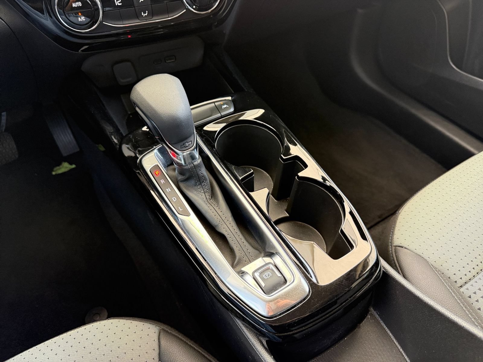 Used 2025 Chevrolet Trax LT FWD image 41