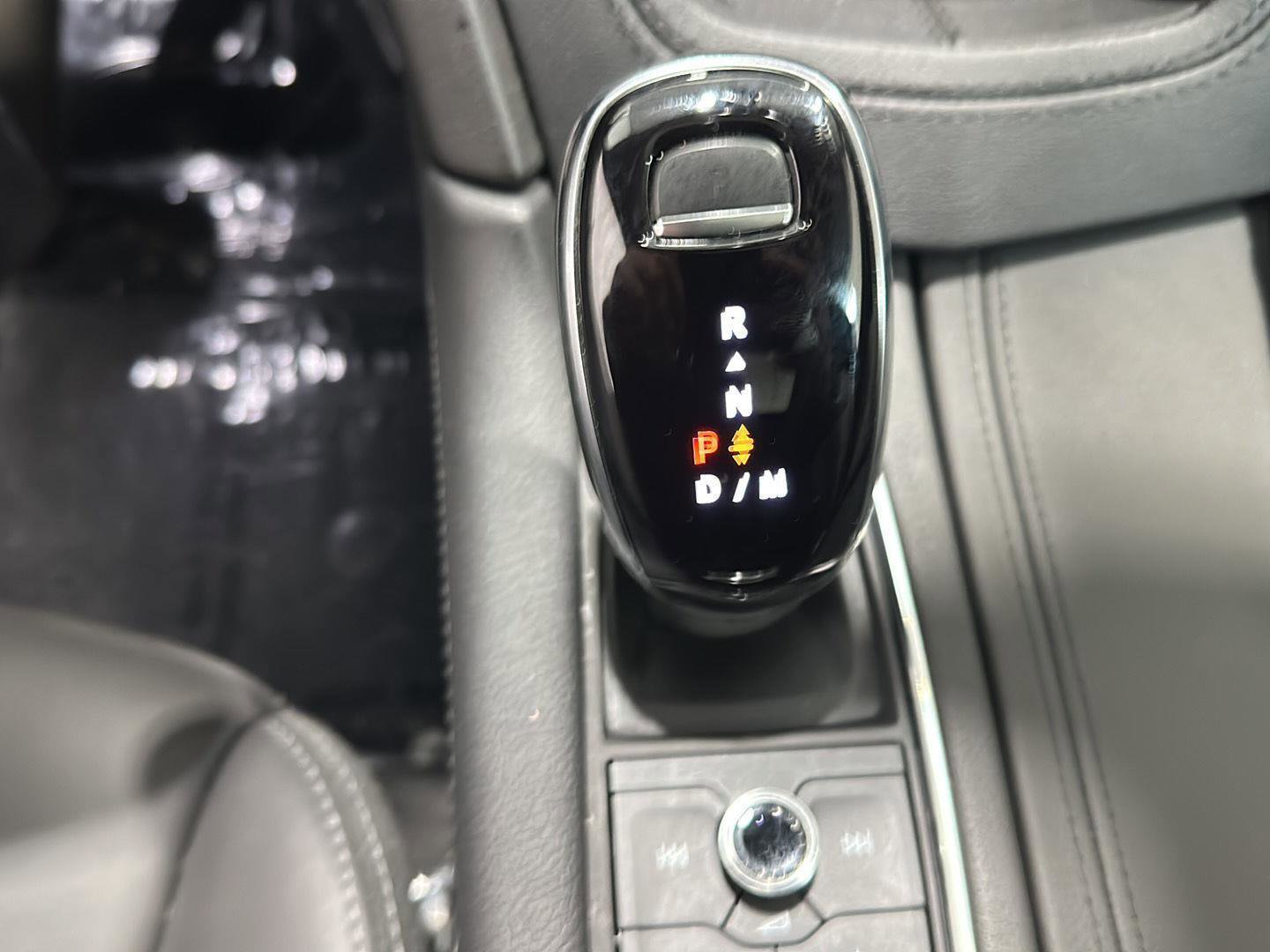 Used 2025 Cadillac XT5 Premium Luxury image 17