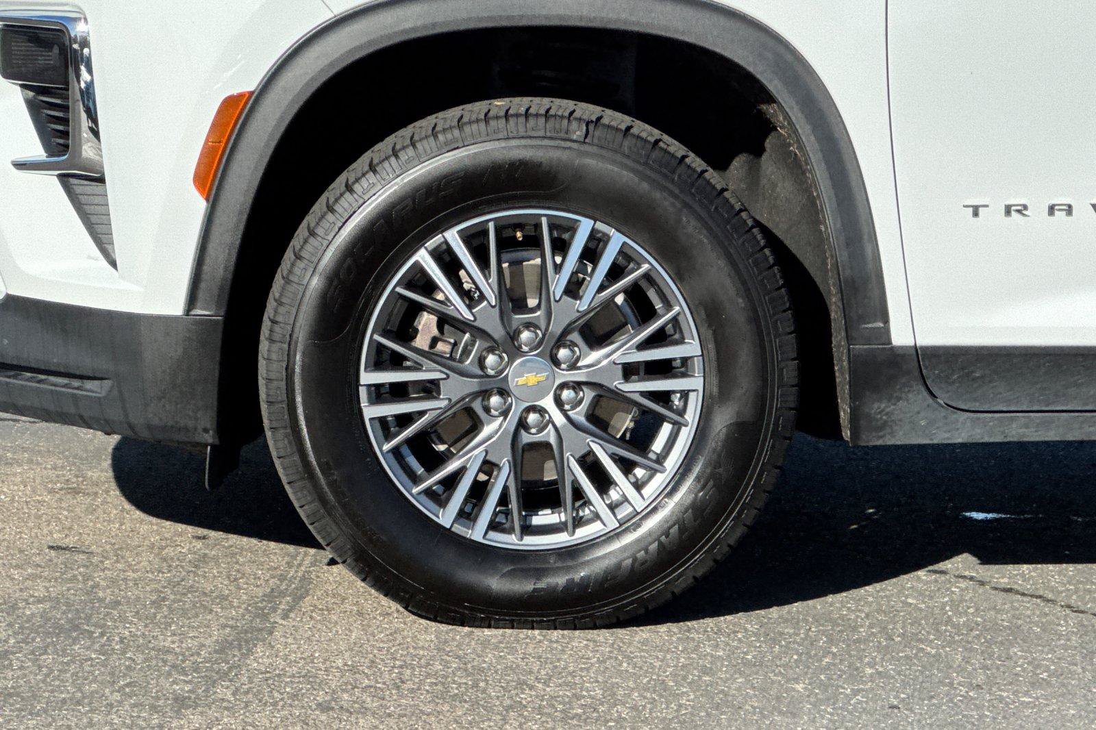 Used 2025 Chevrolet Traverse LT FWD image 30