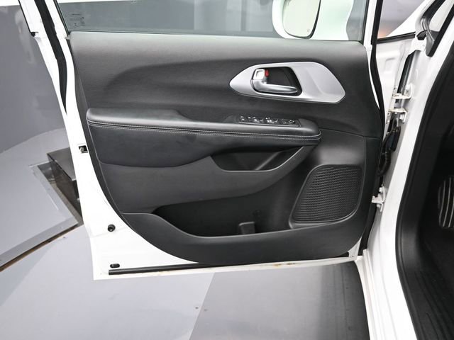 Used 2019 Chrysler Pacifica Touring-L w/ Advanced Safetytec Group image 22