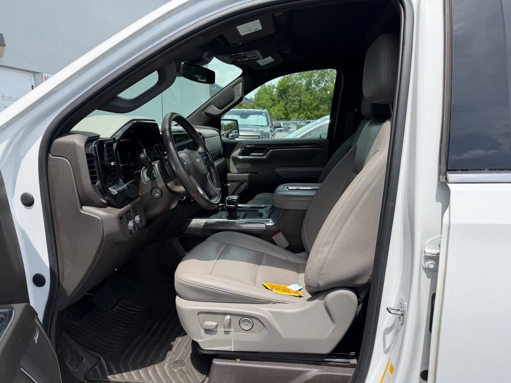 Used 2022 Chevrolet Silverado 1500 LTZ w/ LTZ Convenience Package II AWD/4WD image 6