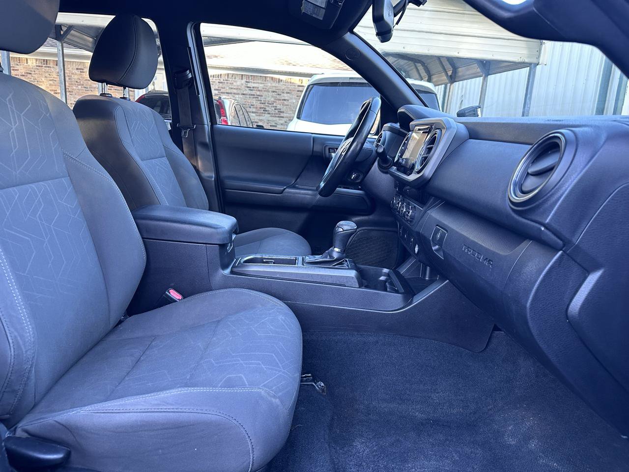 Used 2016 Toyota Tacoma TRD Sport w/ Towing Package AWD/4WD image 16
