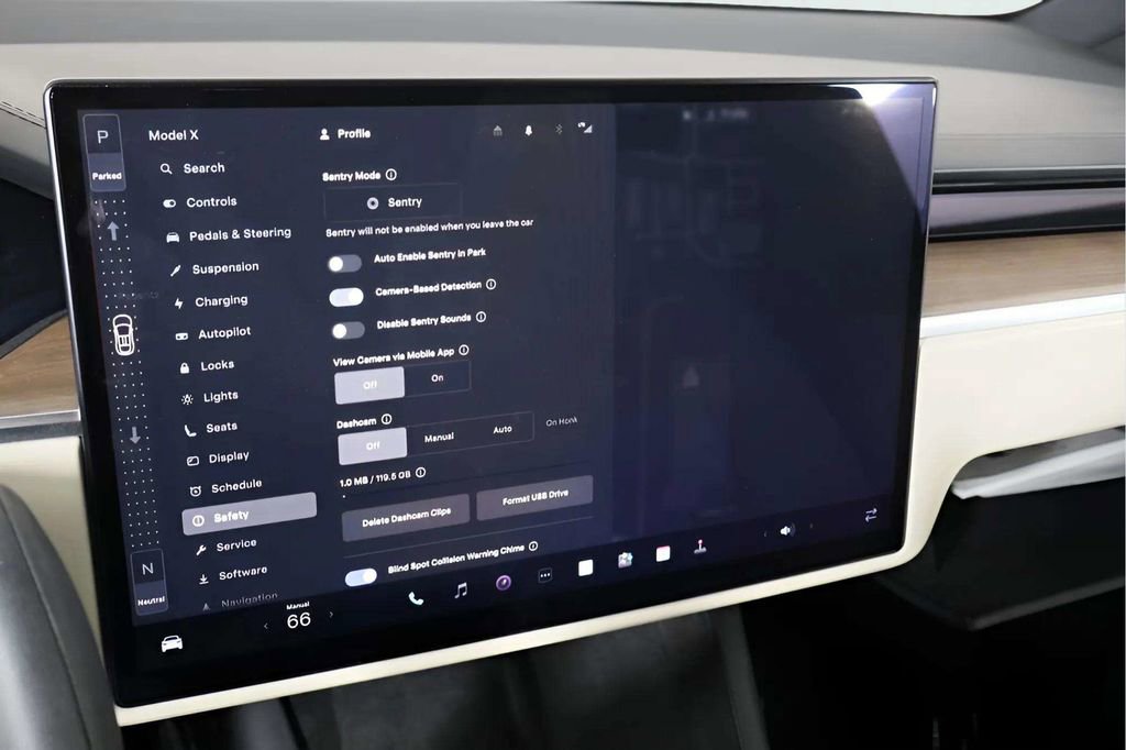 Used 2022 Tesla Model X image 17