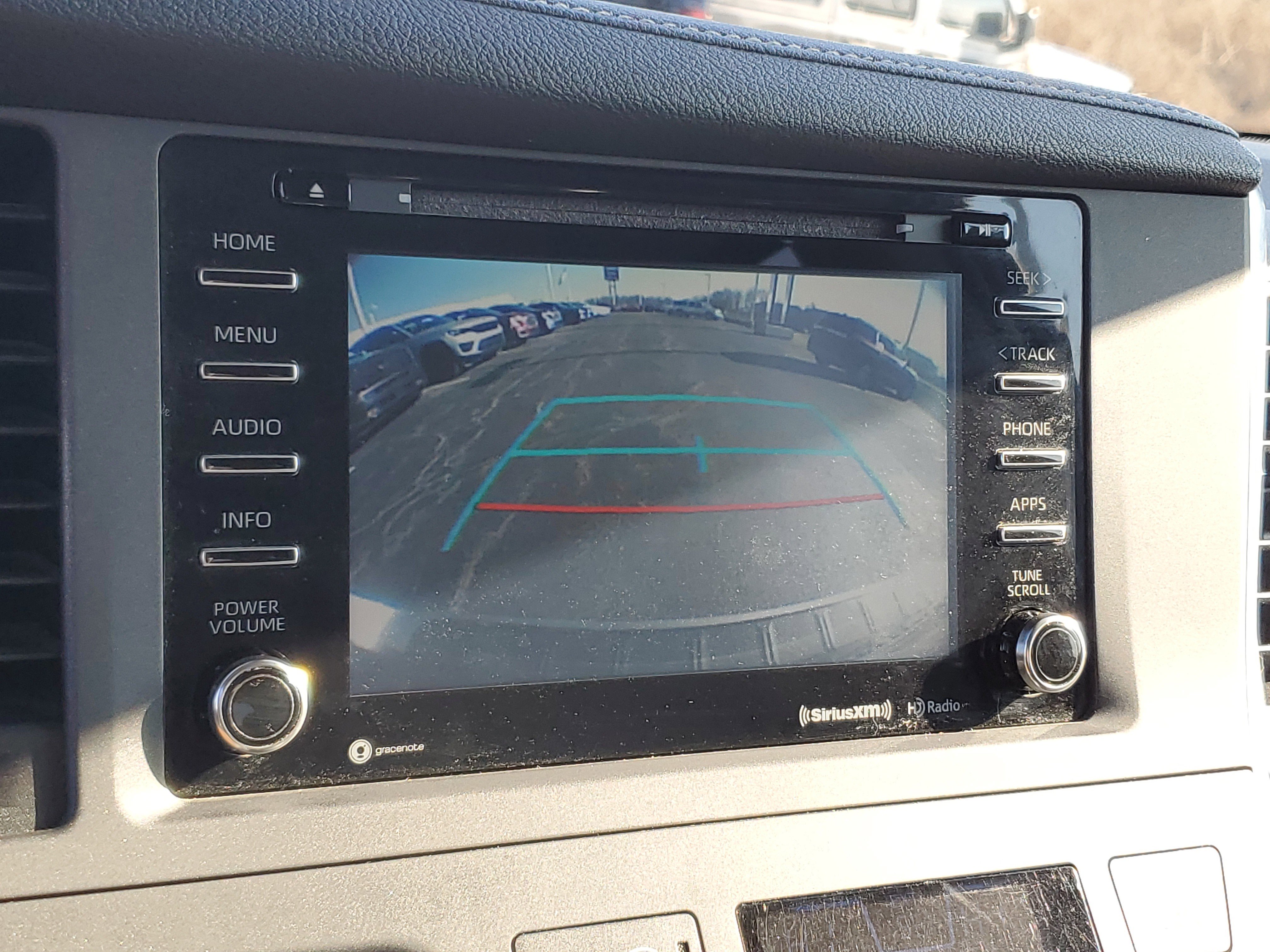 Used 2018 Toyota Sienna XLE image 21