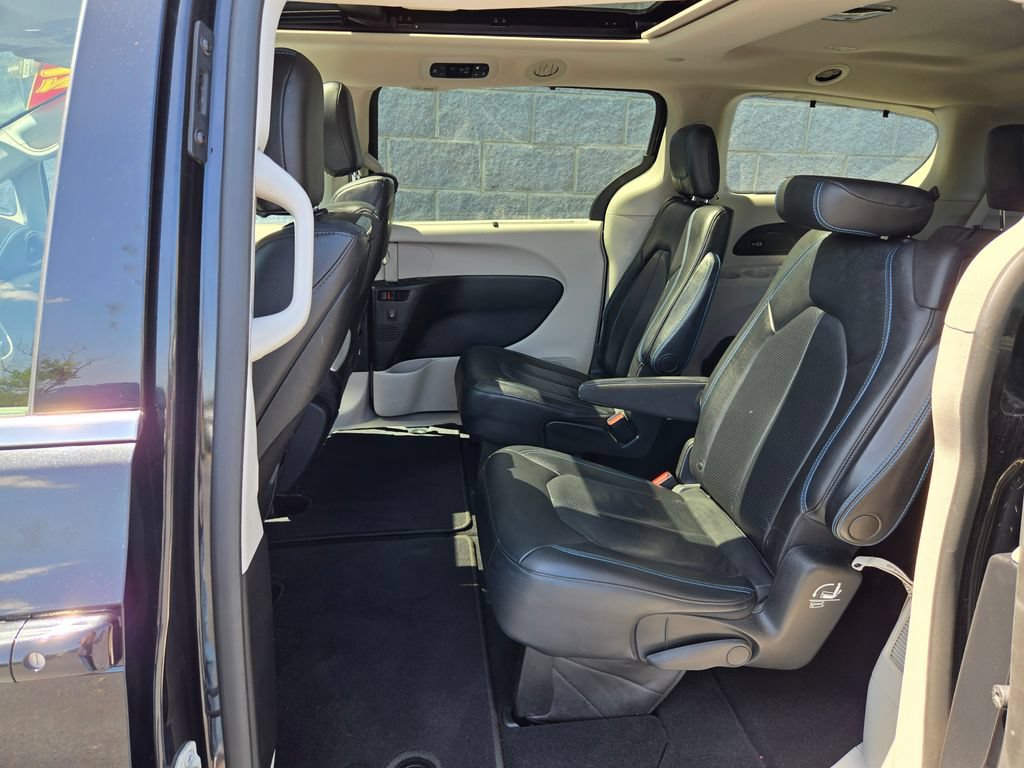 Used 2021 Chrysler Pacifica Touring-L w/ Uconnect Theater Family Group AWD/4WD image 36