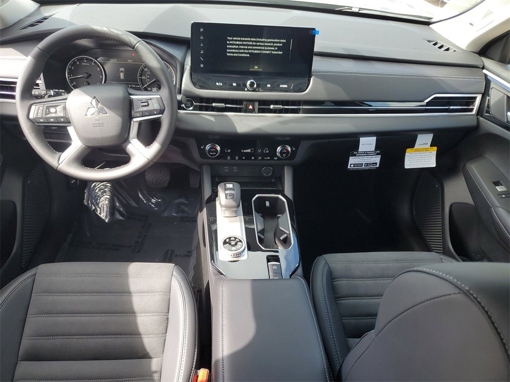 New 2025 Mitsubishi Outlander SE image 16