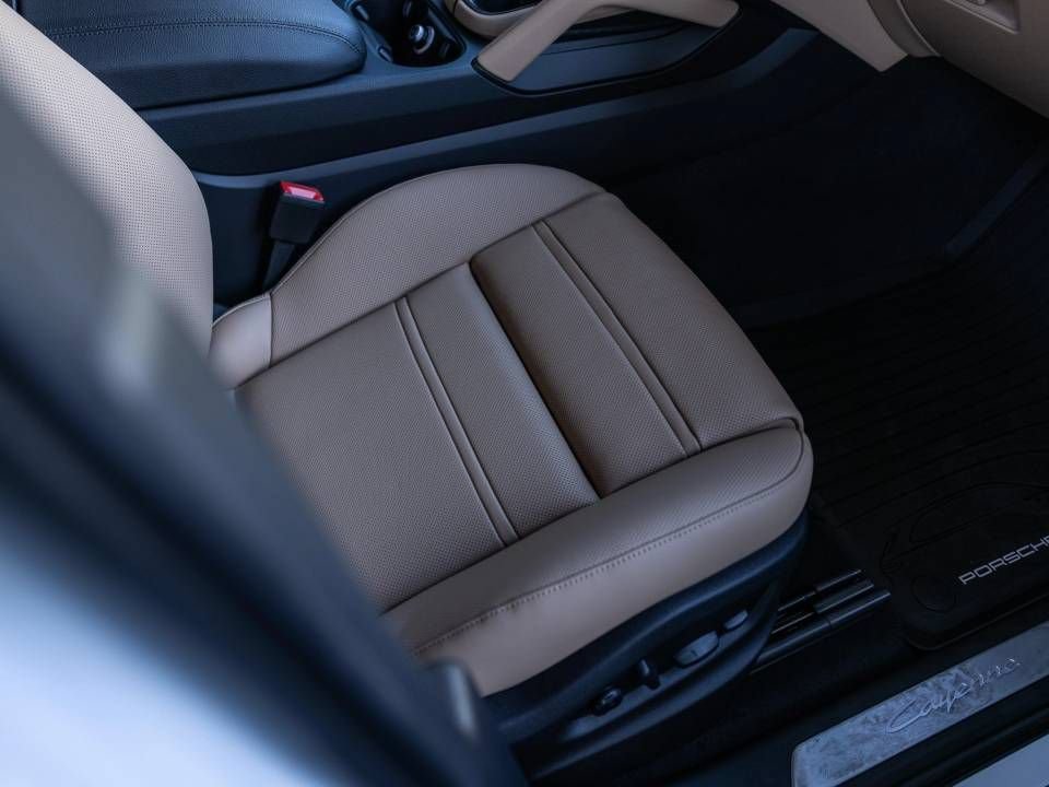 Certified 2026 Porsche Cayenne Coupe AWD/4WD image 36