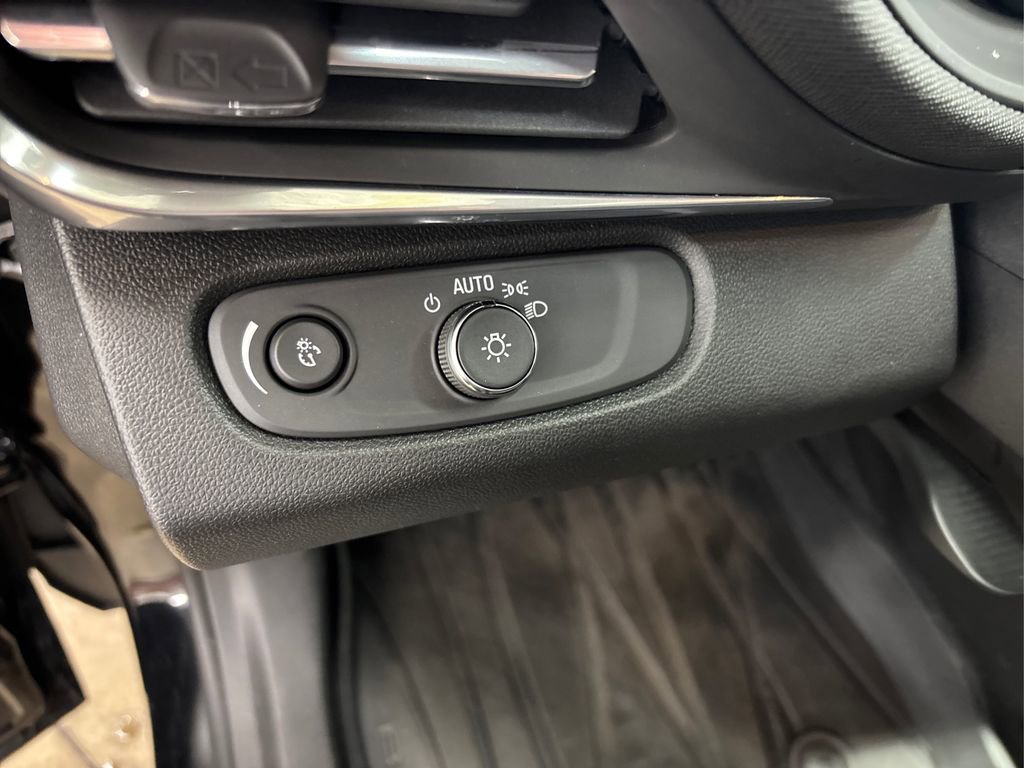 Used 2024 Buick Envista Preferred image 25