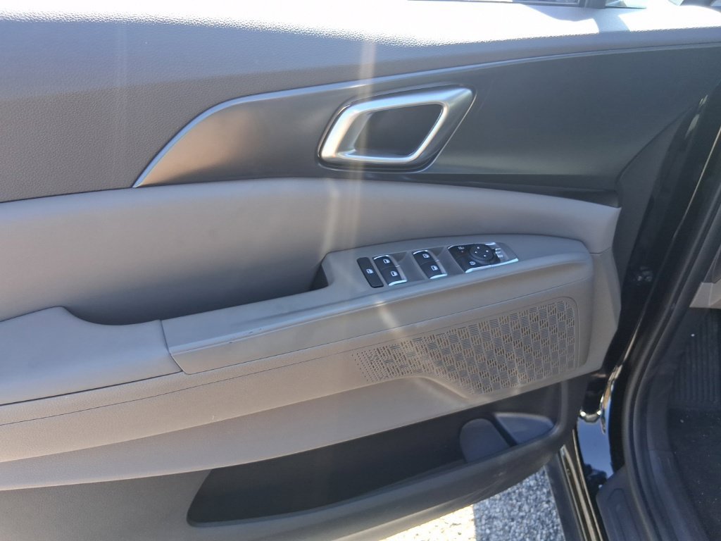 Certified 2026 Kia Carnival FWD image 10