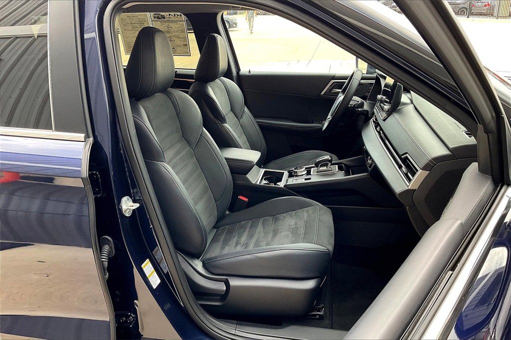 Used 2024 Mitsubishi Outlander SE Black Edition image 7