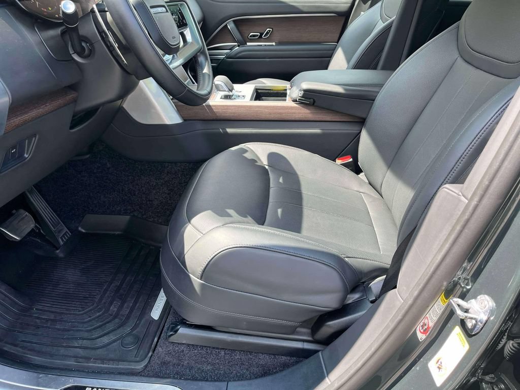 Certified 2025 Land Rover Range Rover SE AWD/4WD image 9