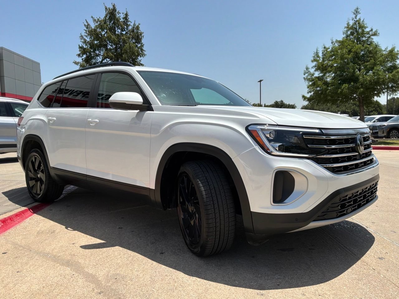 Used 2026 Volkswagen Atlas SE FWD image 4
