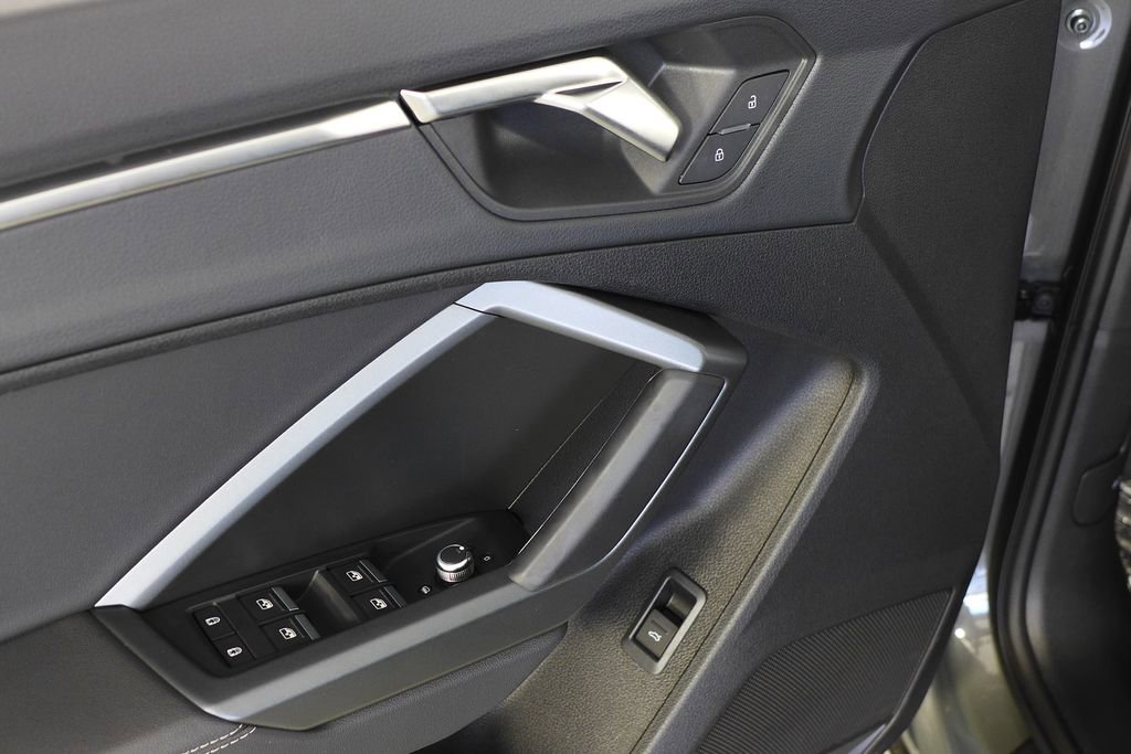 Used 2025 Audi Q3 2.0T Premium w/ Black Optic Sport Package image 12