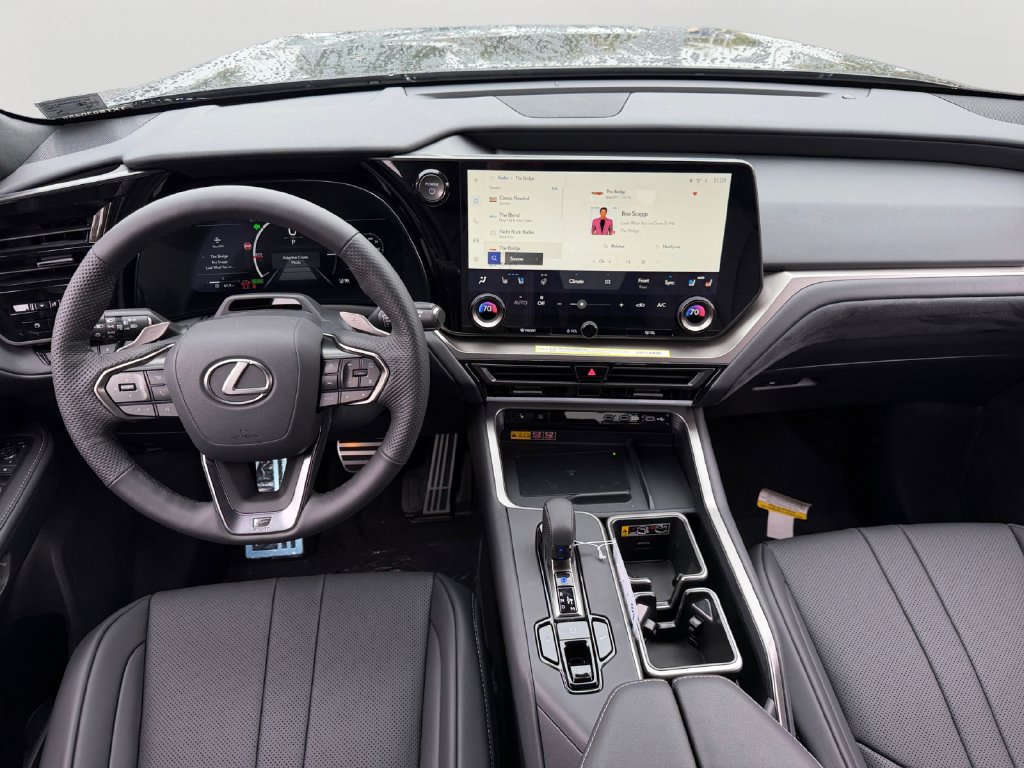 New 2026 Lexus TX 500h AWD image 10