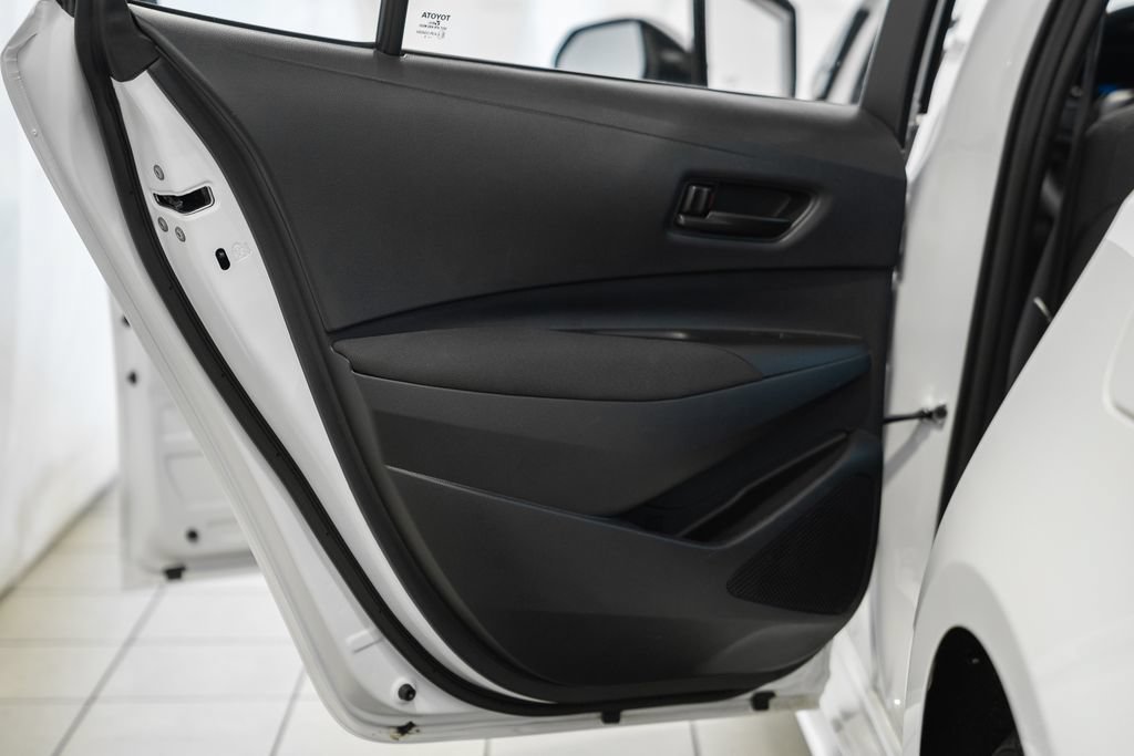 Used 2025 Toyota Corolla LE FWD image 33