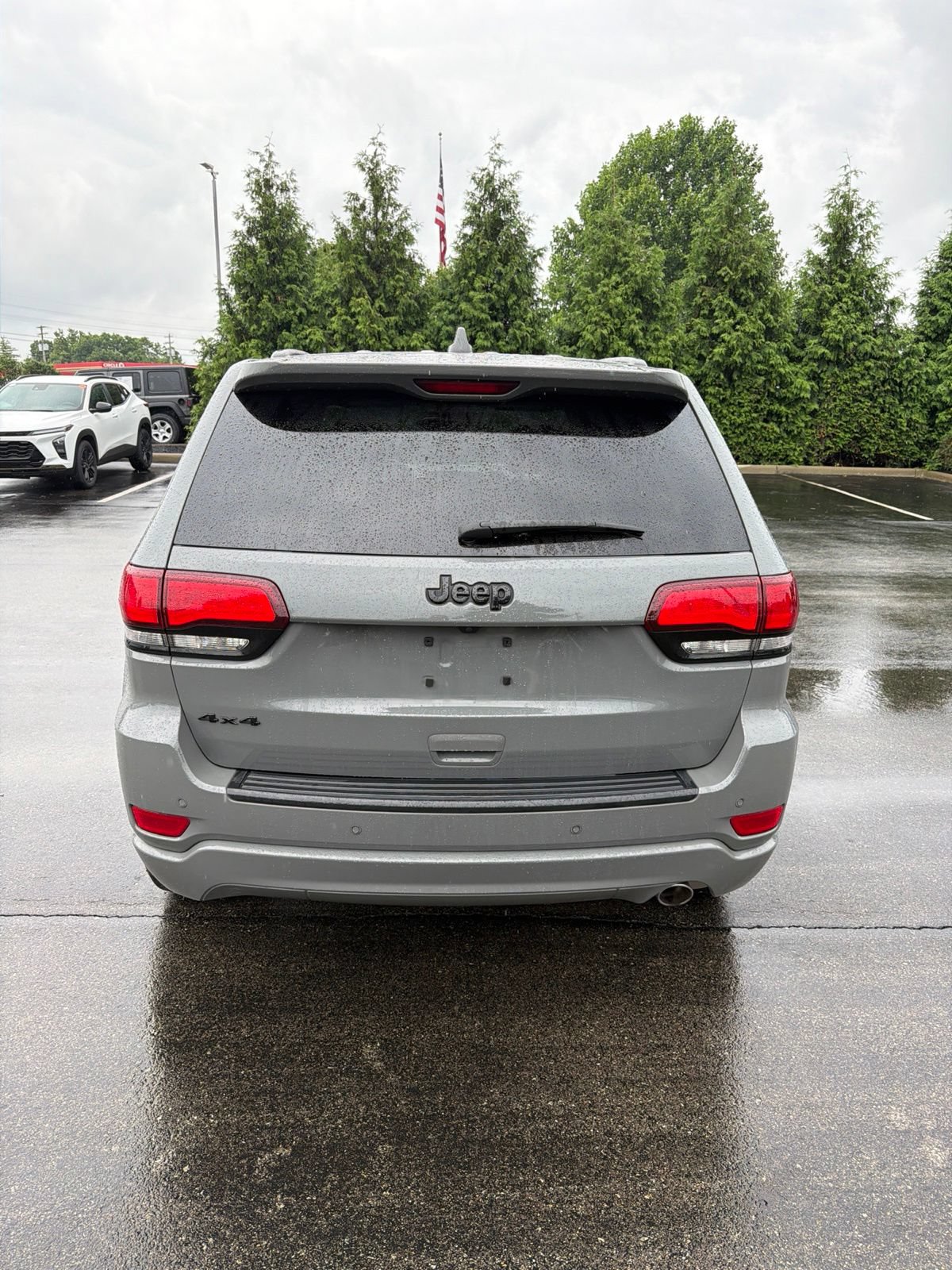 Used 2021 Jeep Grand Cherokee Laredo X AWD/4WD image 4