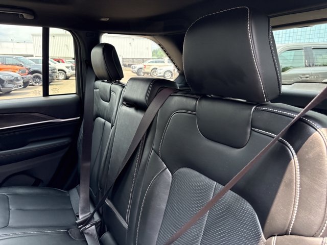 Used 2026 Jeep Grand Cherokee Limited AWD/4WD image 22