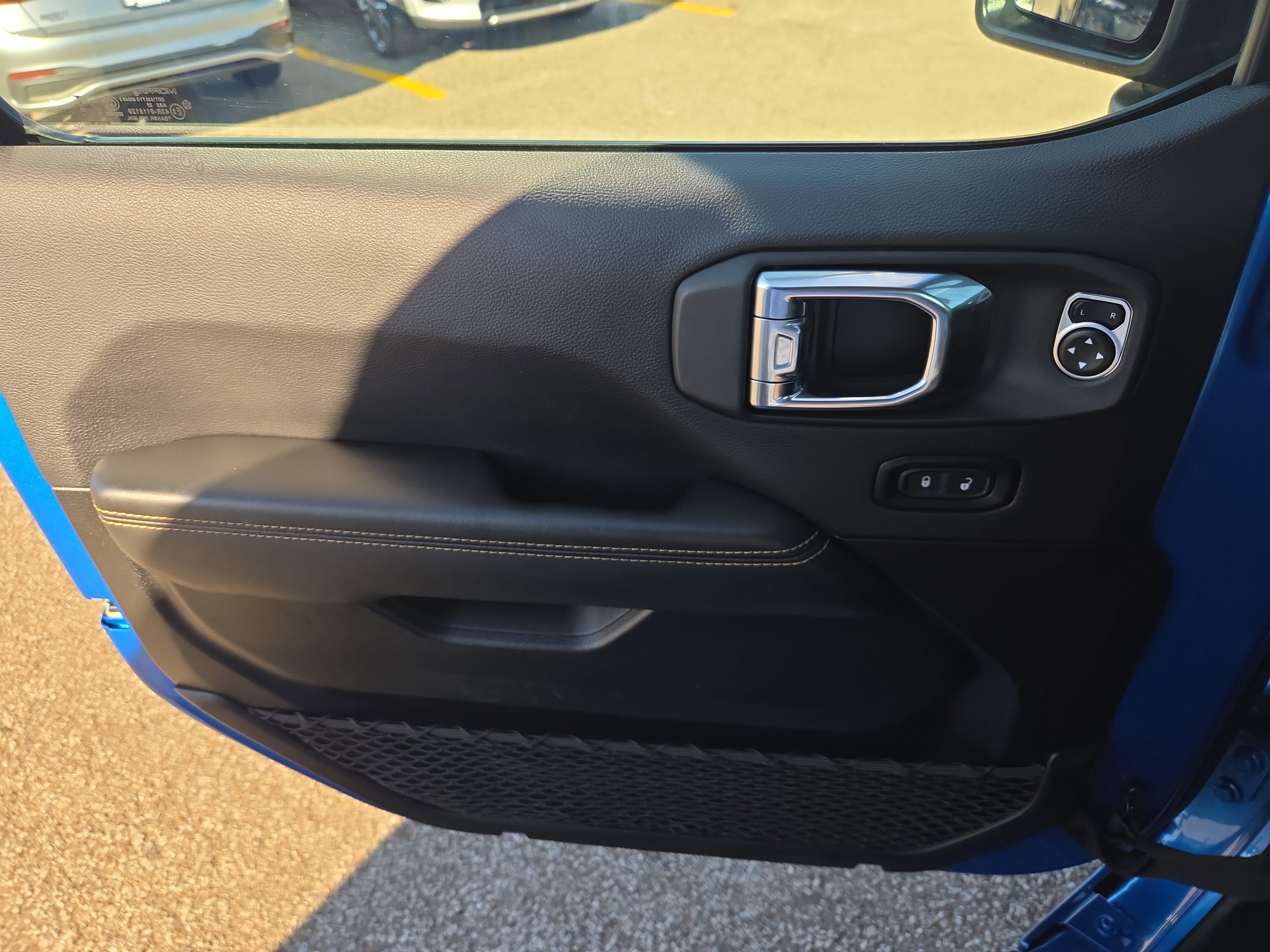 Certified 2025 Jeep Wrangler Sahara image 9