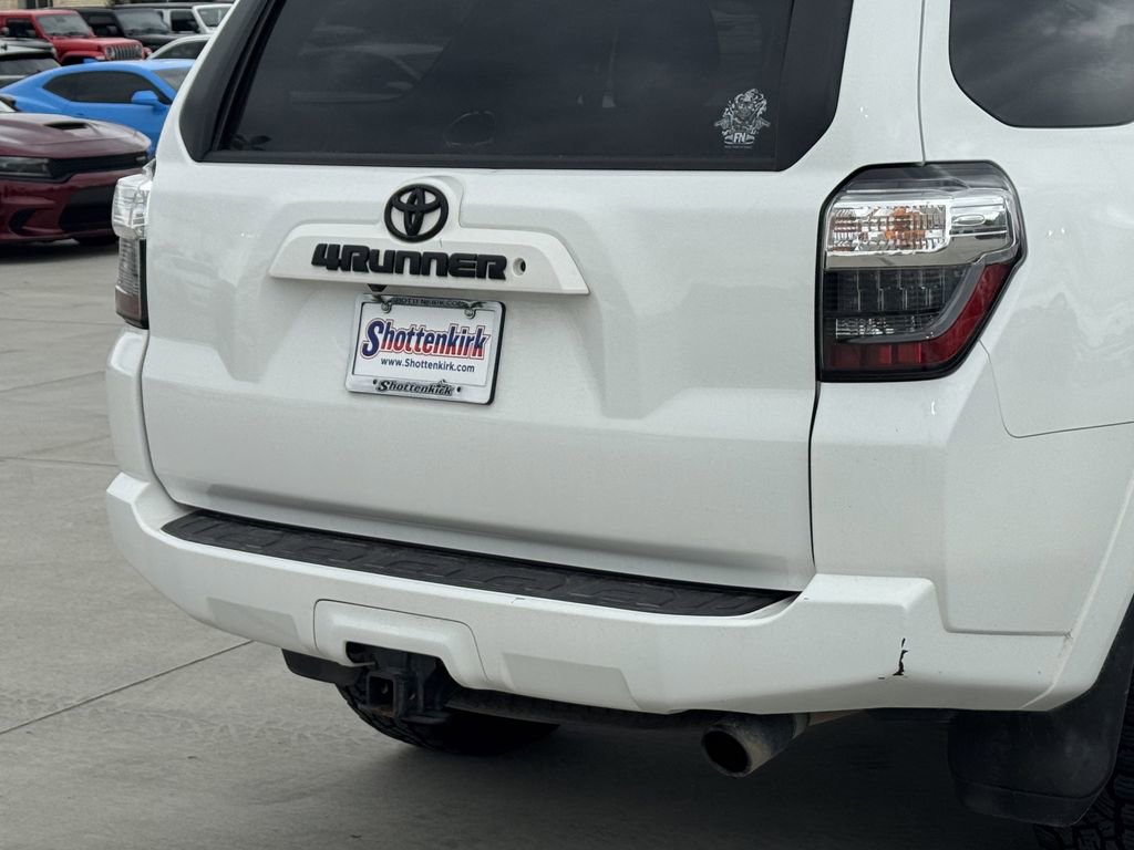 Used 2020 Toyota 4Runner SR5 AWD/4WD image 6