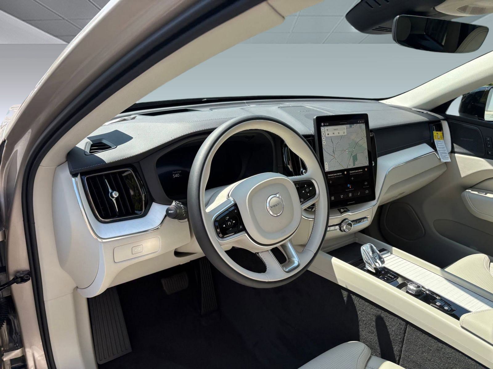 New 2026 Volvo XC60 B5 Ultra w/ Climate Package image 4