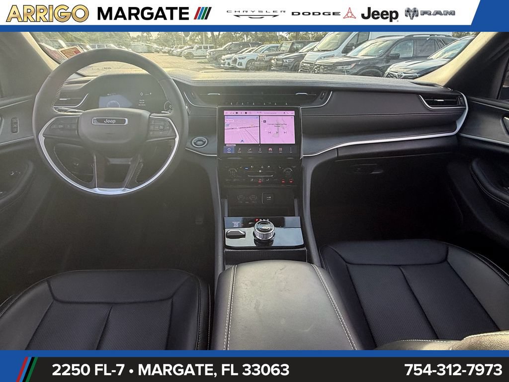 Used 2025 Jeep Grand Cherokee Limited w/ Luxury Tech Group II AWD/4WD image 14