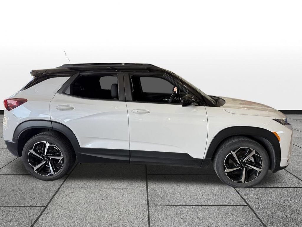 Used 2022 Chevrolet TrailBlazer RS w/ Sun and Liftgate Package FWD image 4