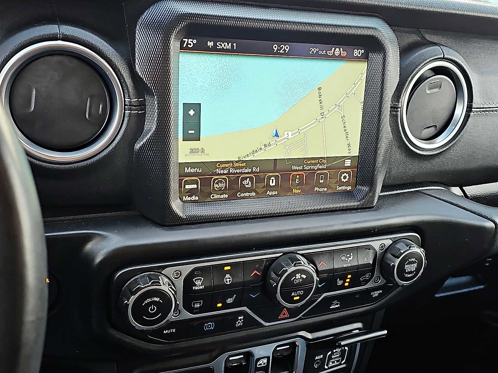 Used 2021 Jeep Wrangler Unlimited Sahara w/ Cold Weather Group image 17