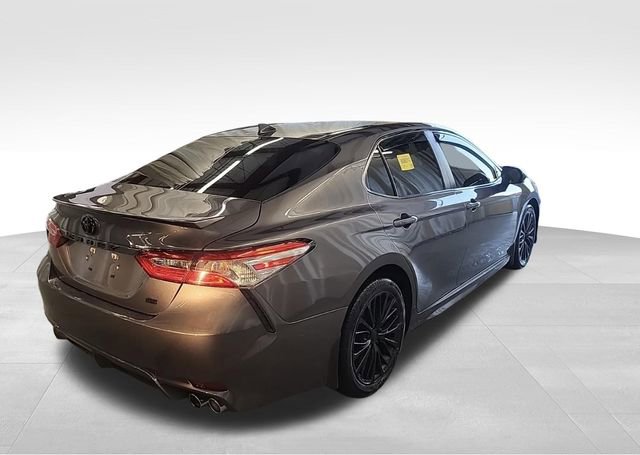 Used 2020 Toyota Camry SE image 2