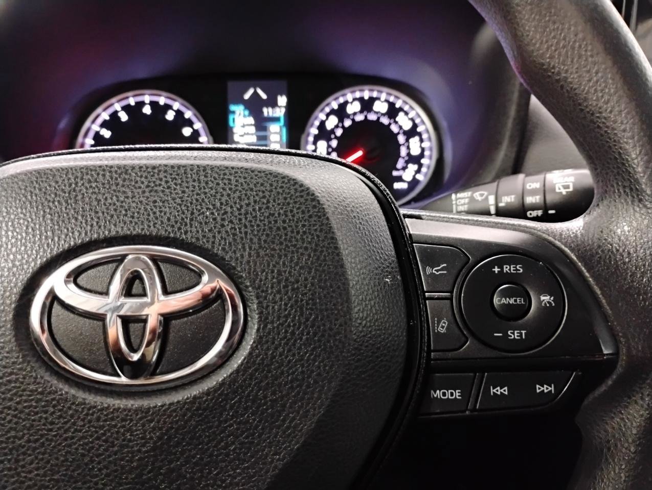Used 2021 Toyota RAV4 XLE FWD image 47