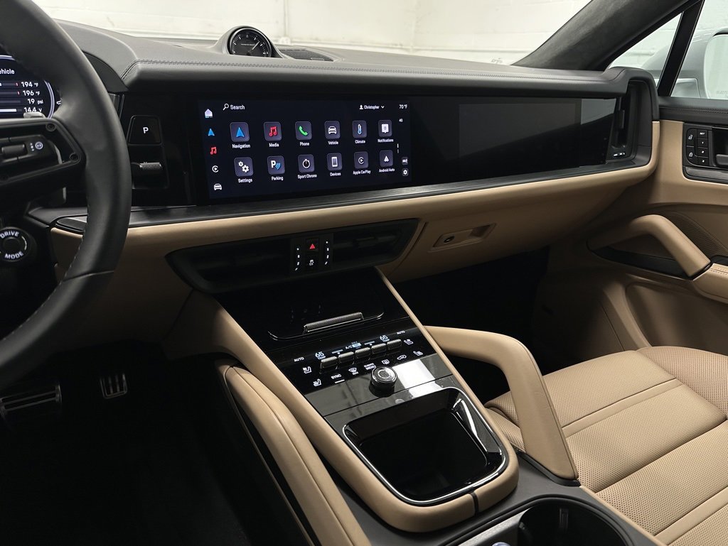 Used 2025 Porsche Cayenne GTS image 28