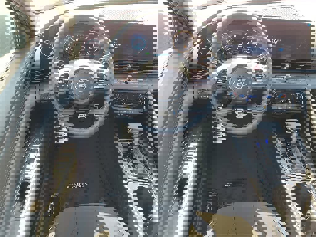 New 2025 Hyundai Elantra SEL image 12