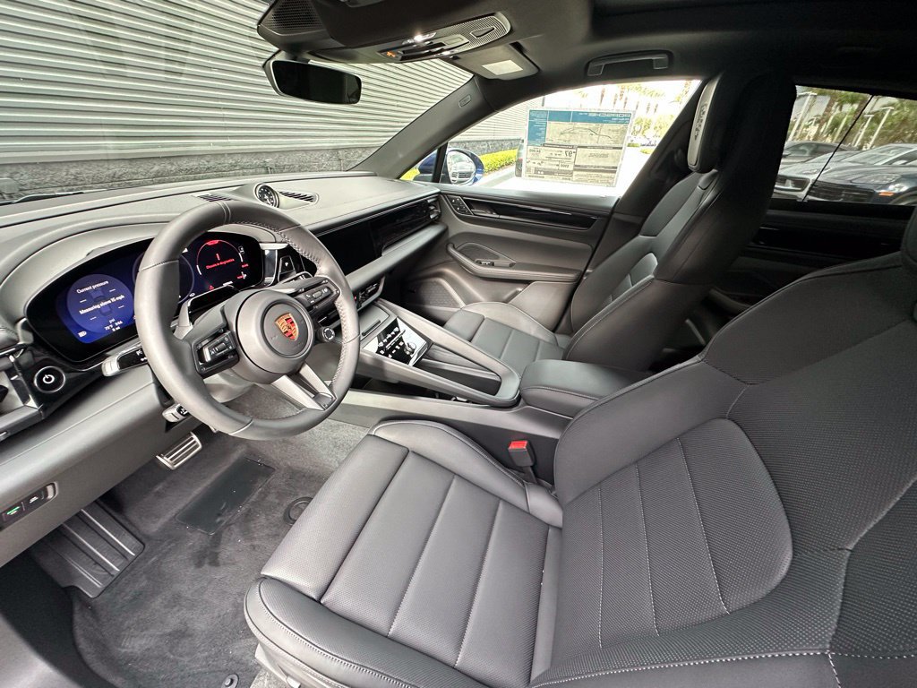Used 2026 Porsche Macan Electric RWD image 4