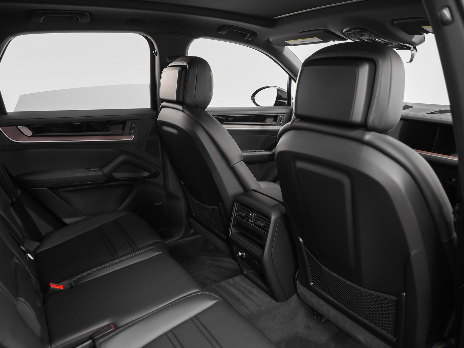 Certified 2025 Porsche Cayenne image 27